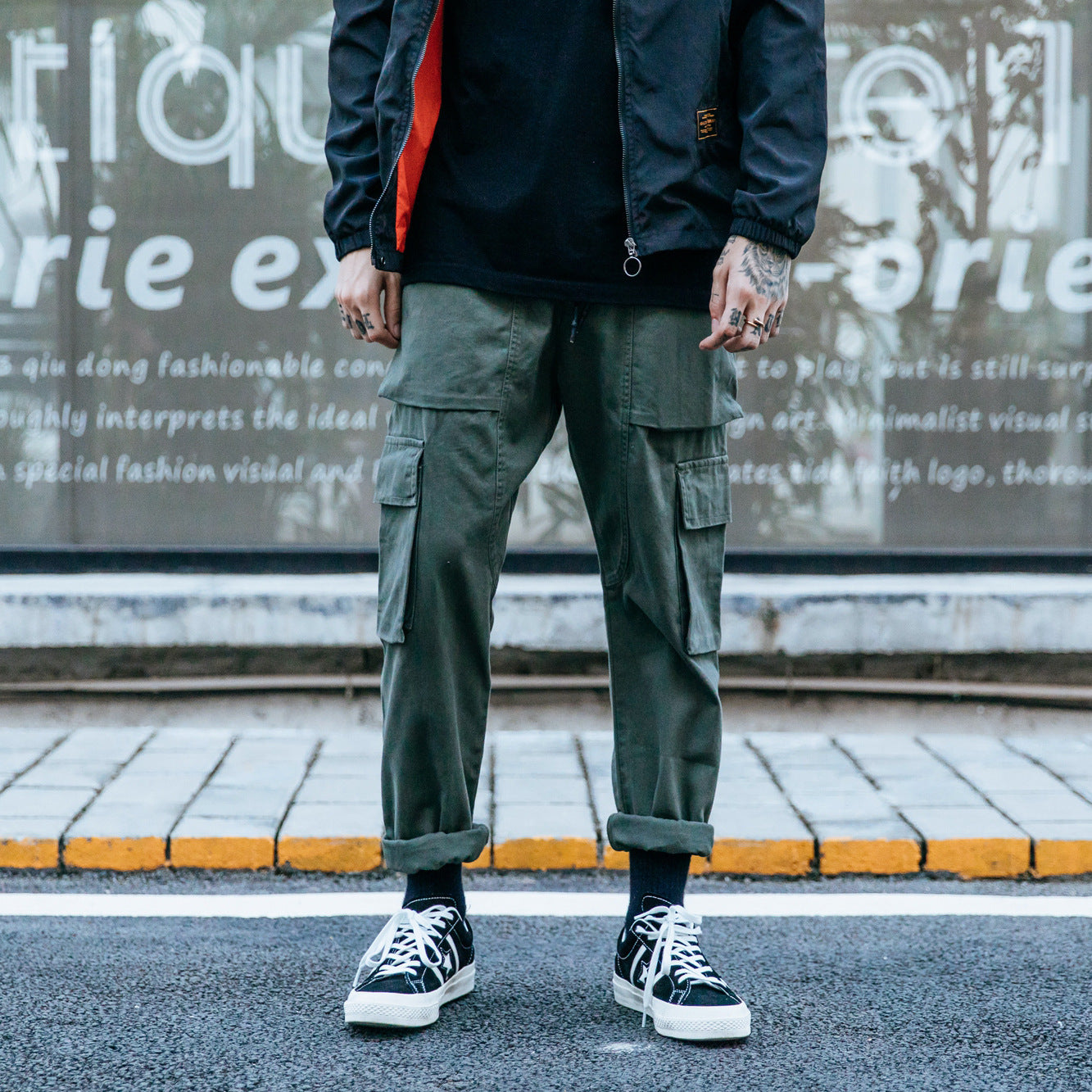 Multi-pocket cargo trousers