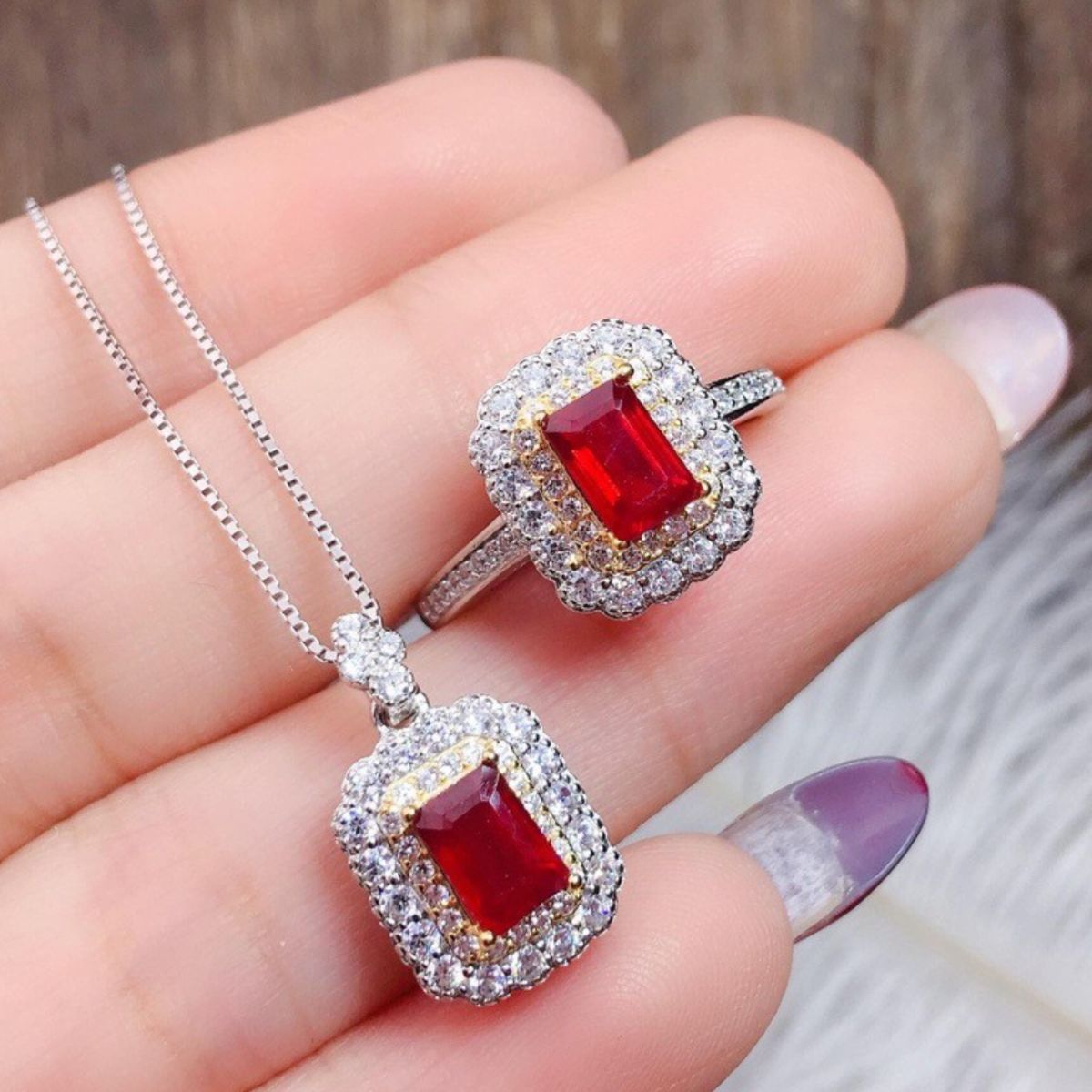 Silver-Plated Zircon Pendant Necklace 