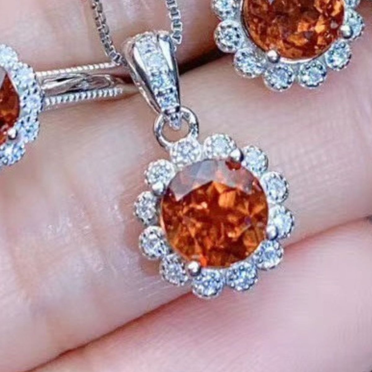 Silver-Plated Zircon Flower Shape Pendant Necklace 