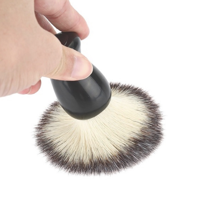 Tasteless non-shedding shaving brush 