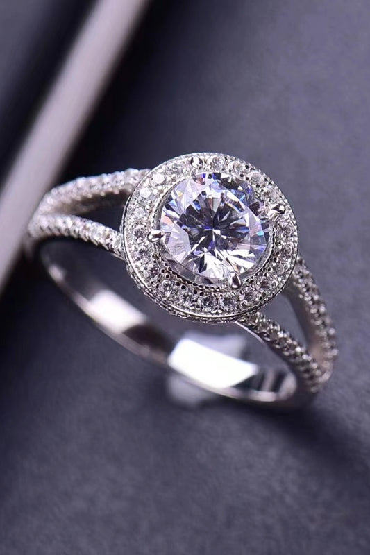 Shiny and Chic 1 Carat Moissanite Ring 