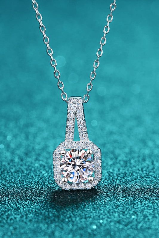 Look Amazing 2 Carat Moissanite Pendant Necklace 