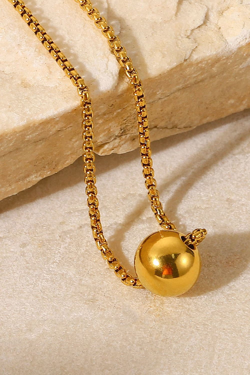 18K Gold-Plated Round Shape Pendant Necklace 