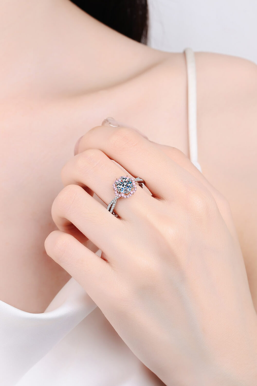 1 Carat Moissanite Flower-Shaped Crisscross Ring 