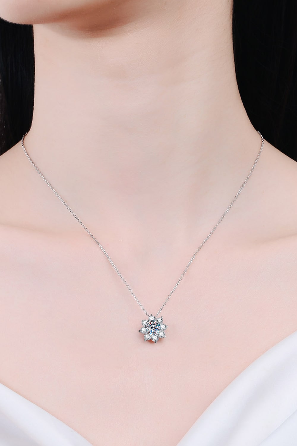 1 Carat Moissanite Floral-Shaped Pendant Necklace 