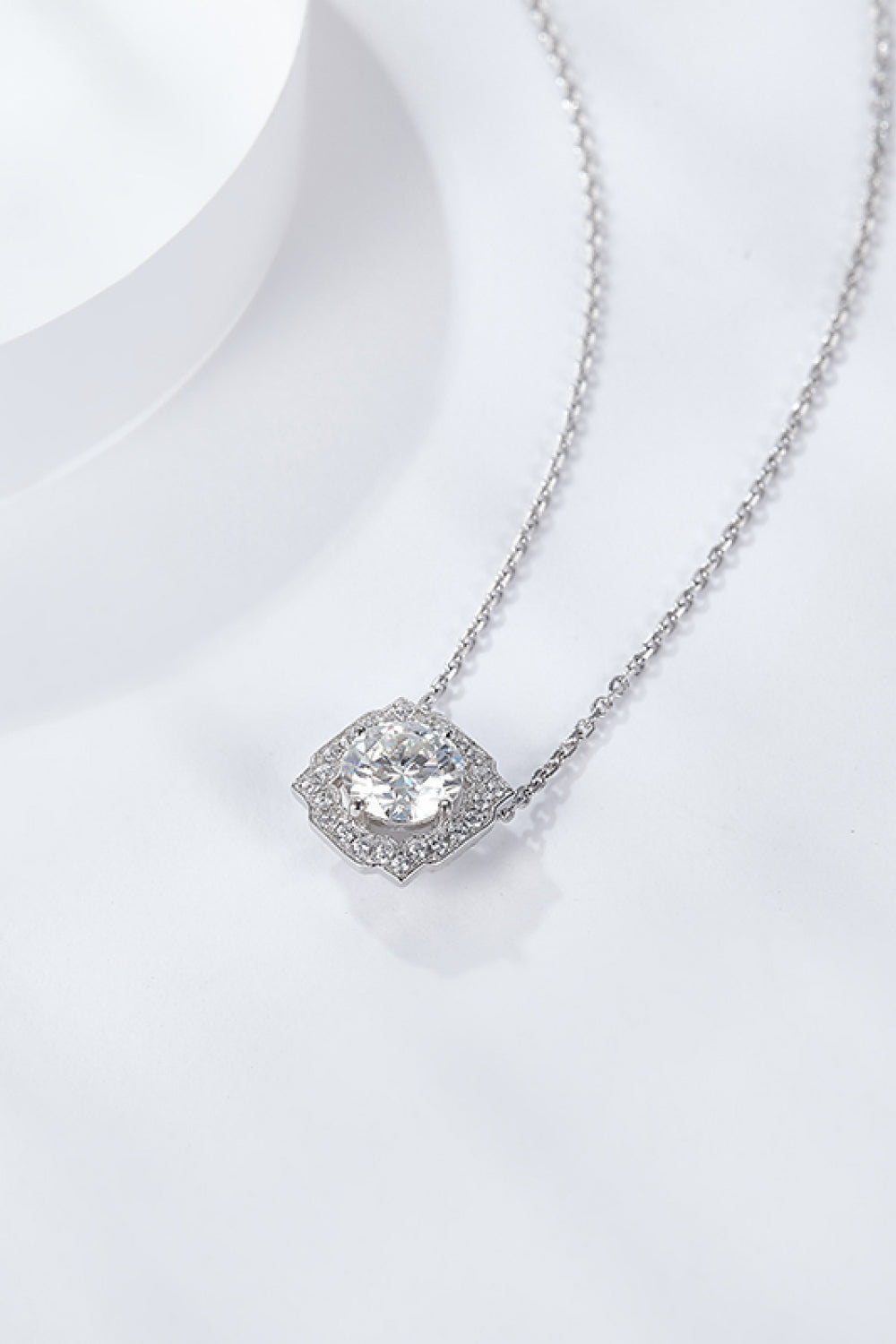 1 Carat Moissanite Flower Shape Pendant Chain Necklace 