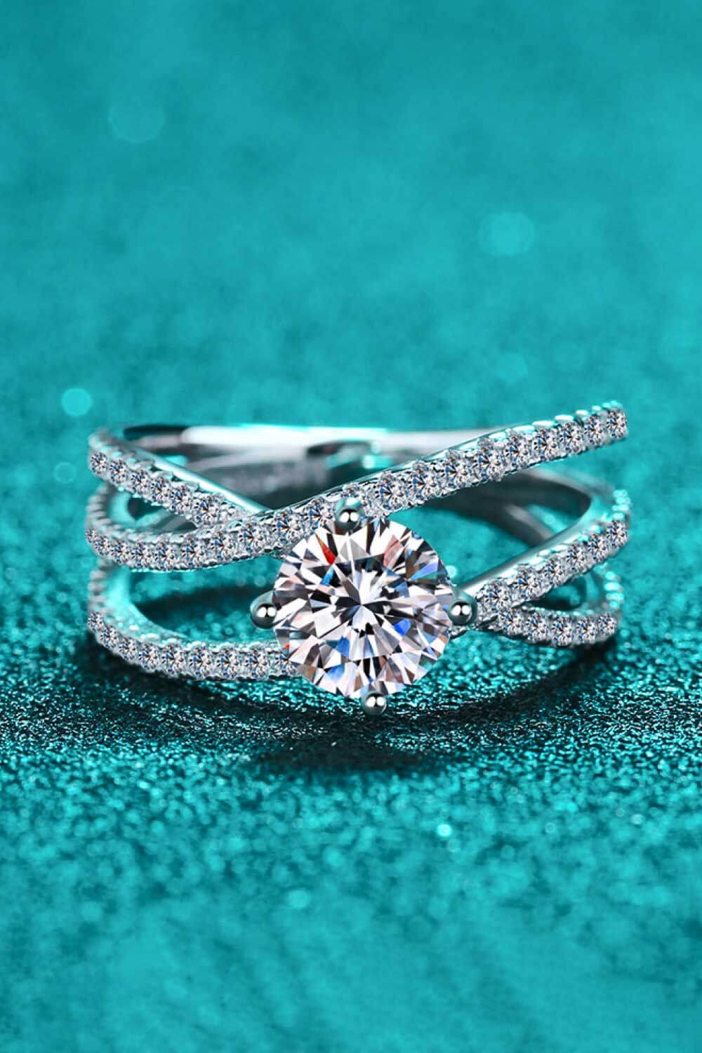 1 Carat Moissanite Crisscross Ring 