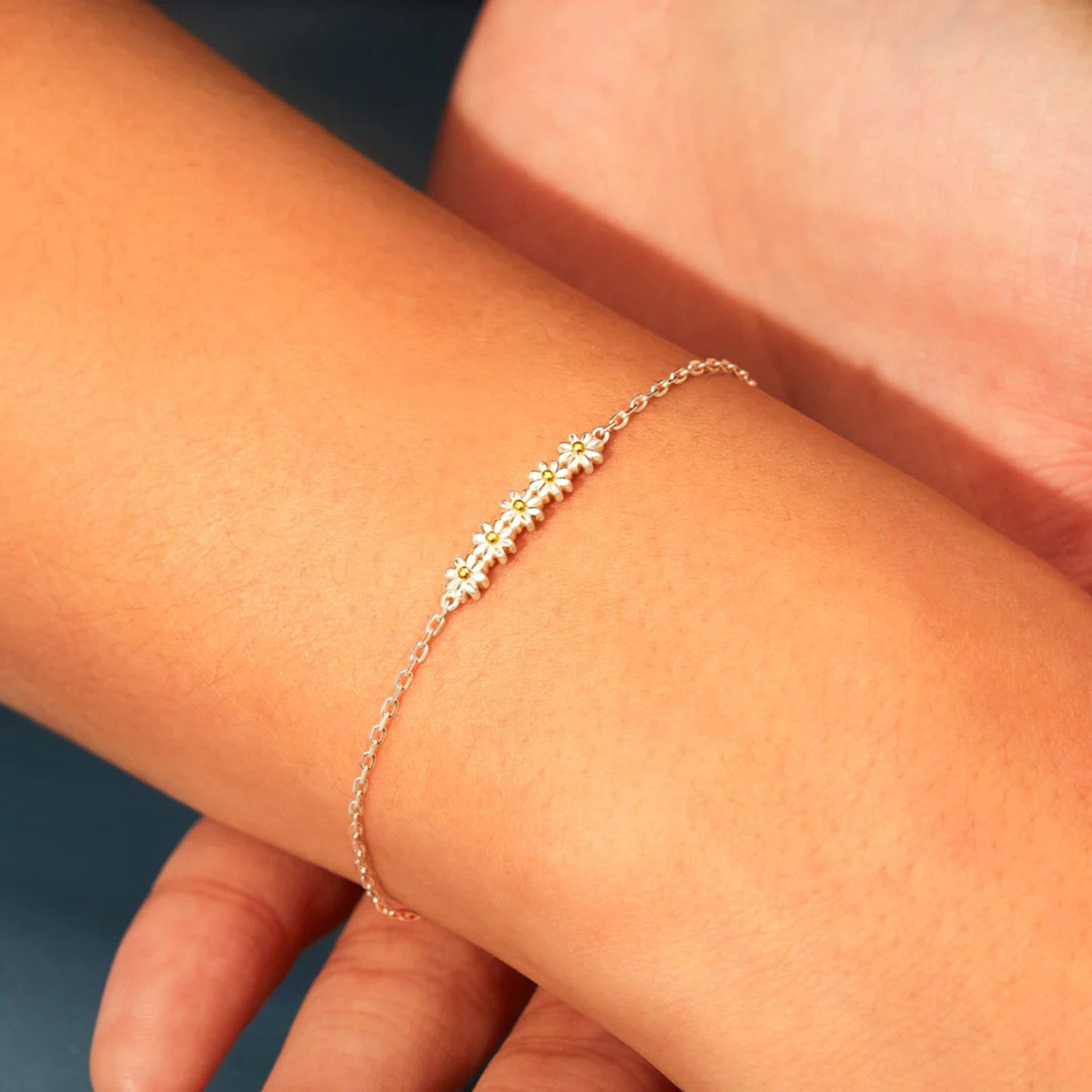 Daisy Shape Spring Ring Closure Bracelet 