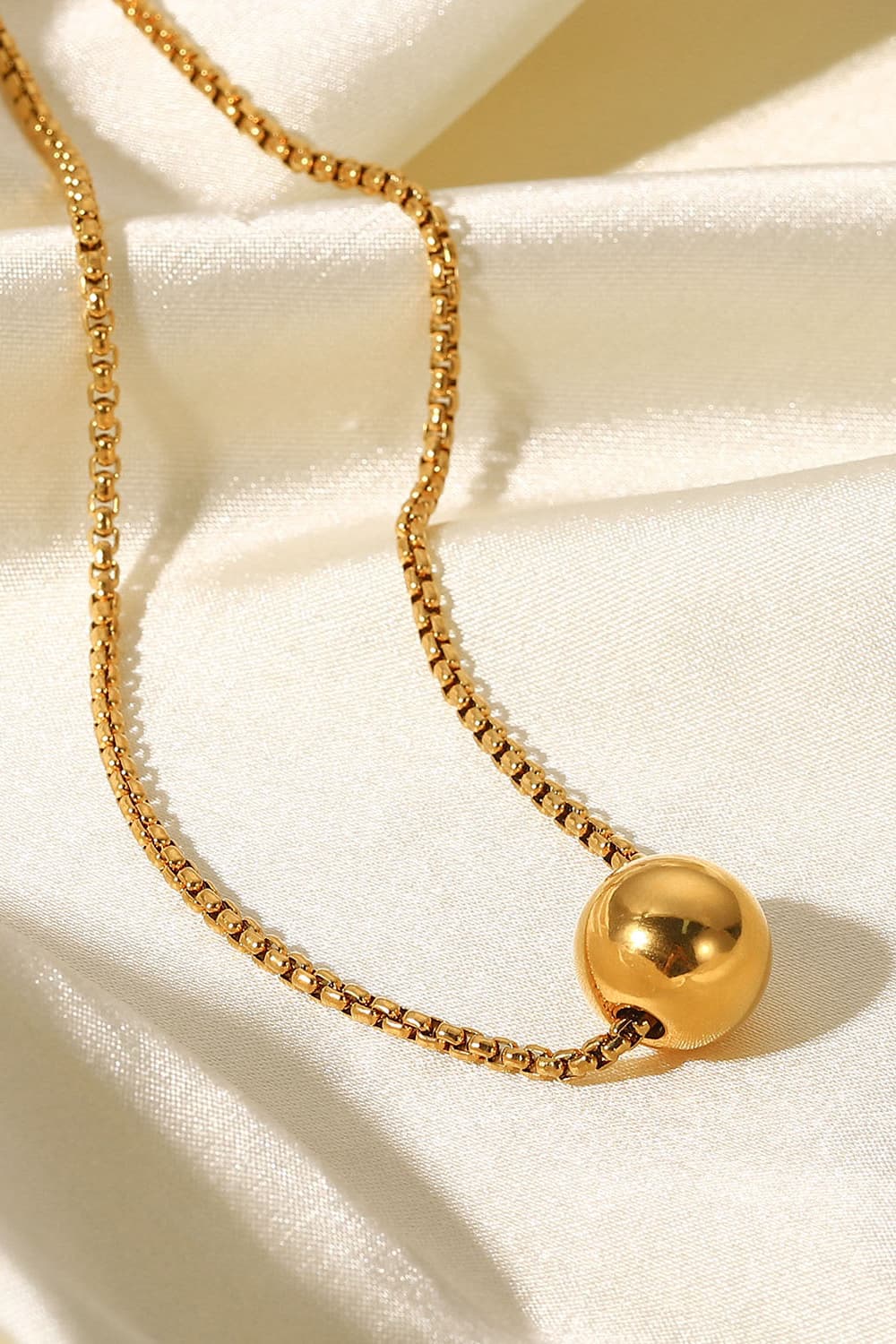 18K Gold-Plated Round Shape Pendant Necklace 