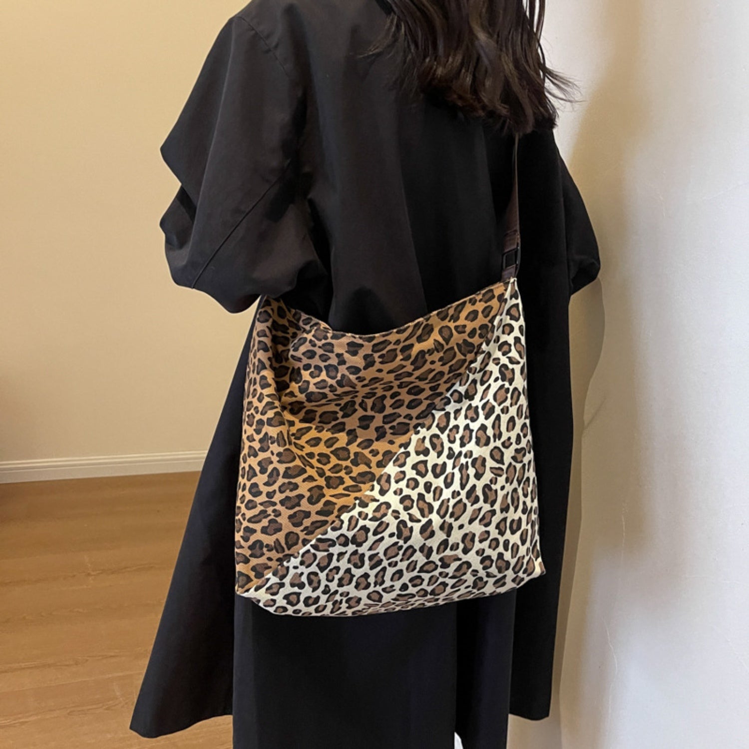 Leopard Contrast Adjustable Strap Shoulder Bag 