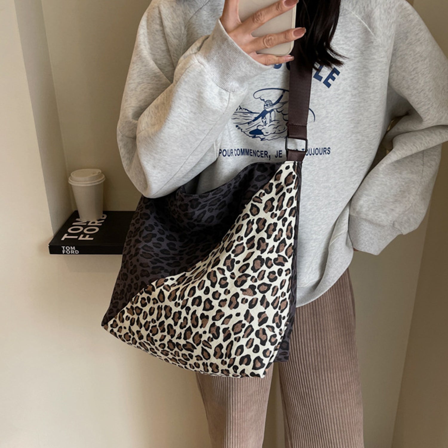 Leopard Contrast Adjustable Strap Shoulder Bag 