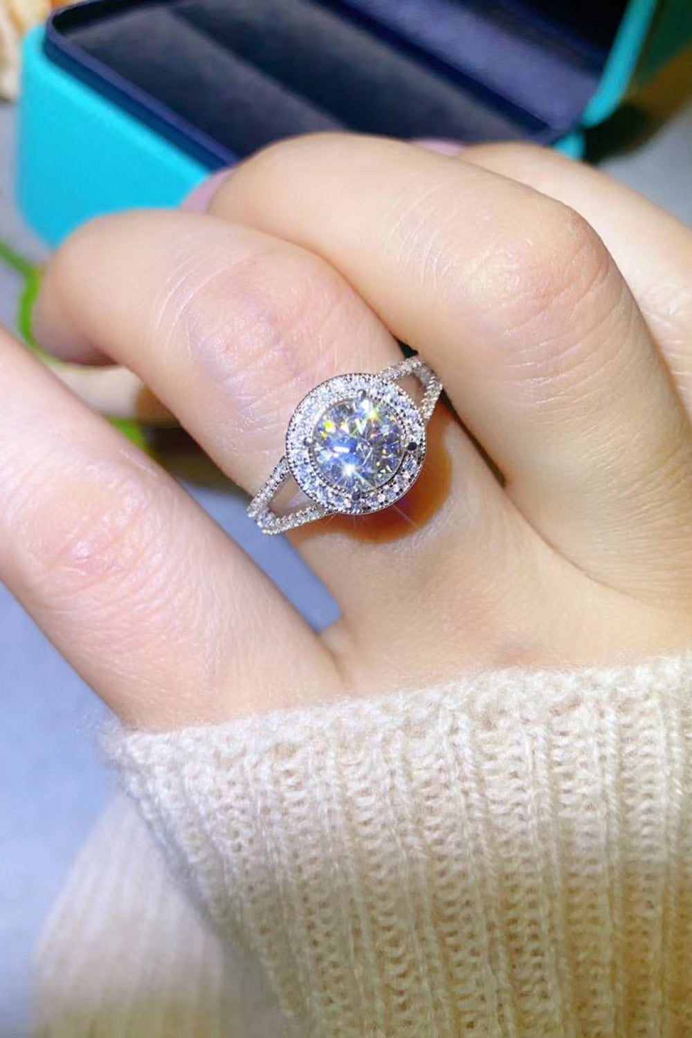 Shiny and Chic 1 Carat Moissanite Ring 