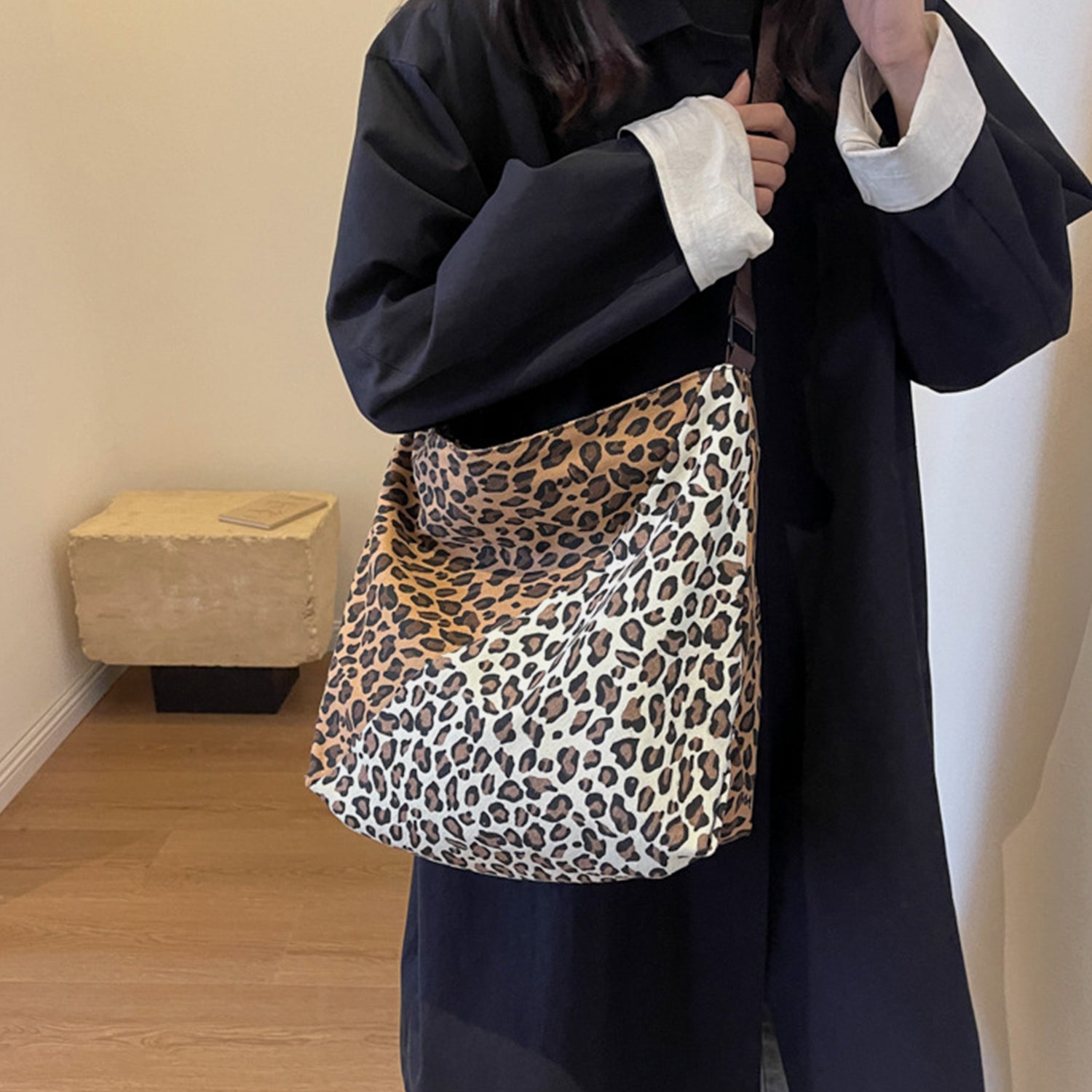 Leopard Contrast Adjustable Strap Shoulder Bag 