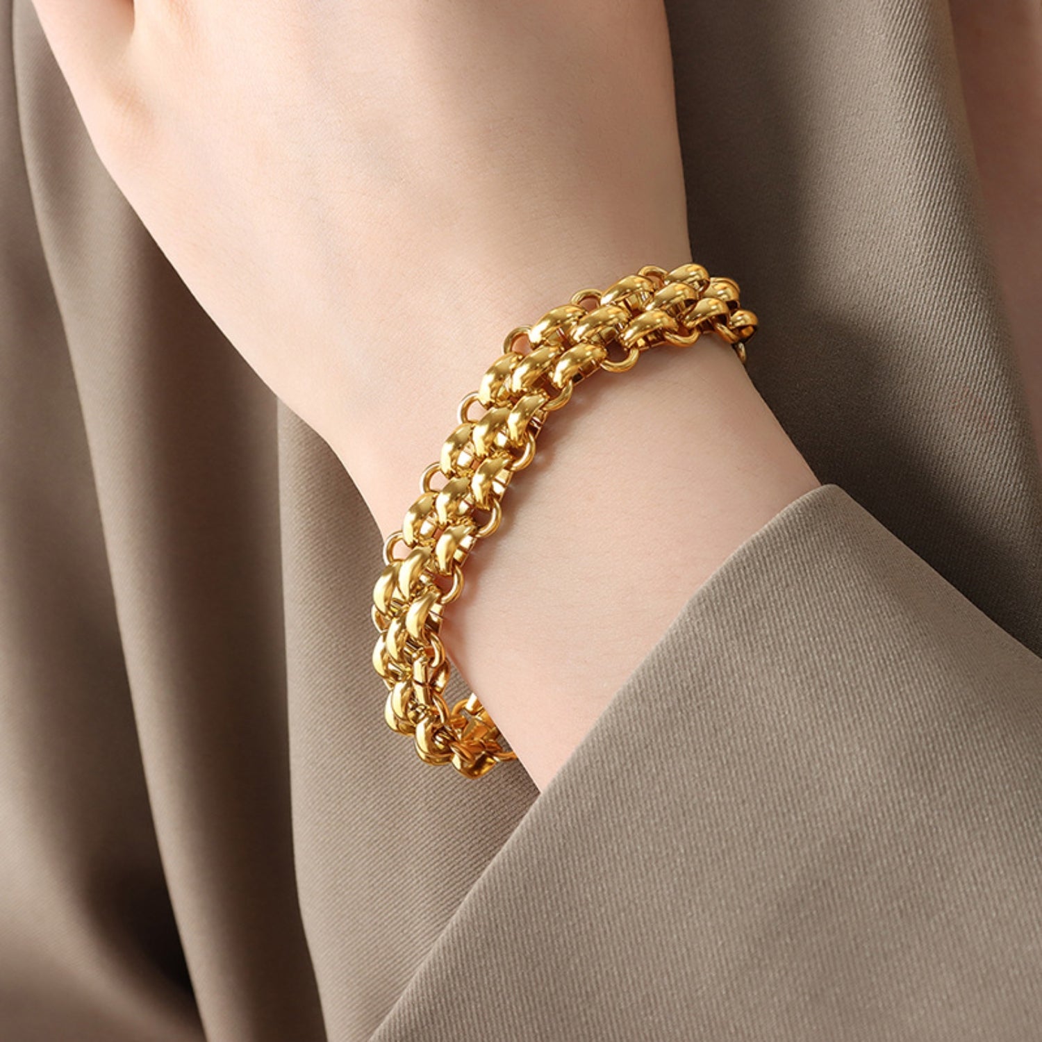 Gold-Plated Toggle Clasp Bracelet 