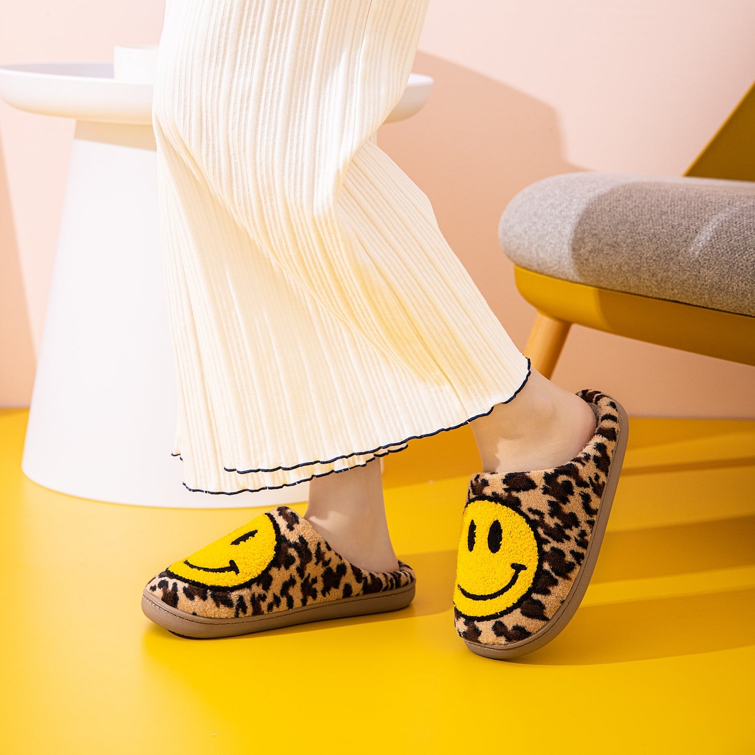 Melody Smiley Face Leopard Slippers 