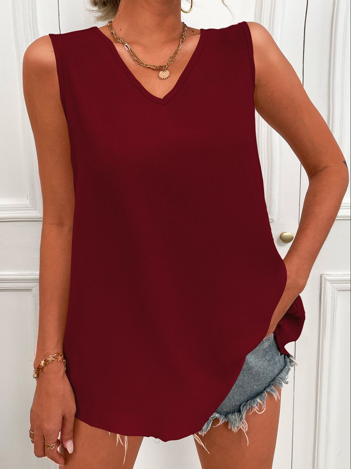 V-Neck Curved Hem Tunic Tank 