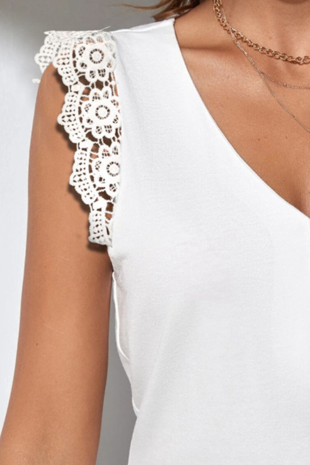 Lace Detail Quarter Button V-Neck Tank 