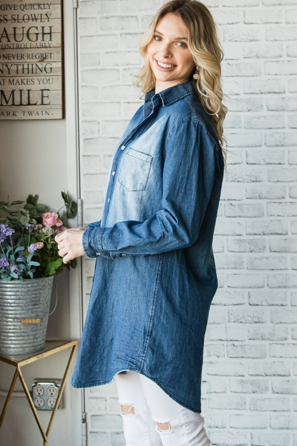 Veveret Pocketed Button Up Washed Denim Shirt 