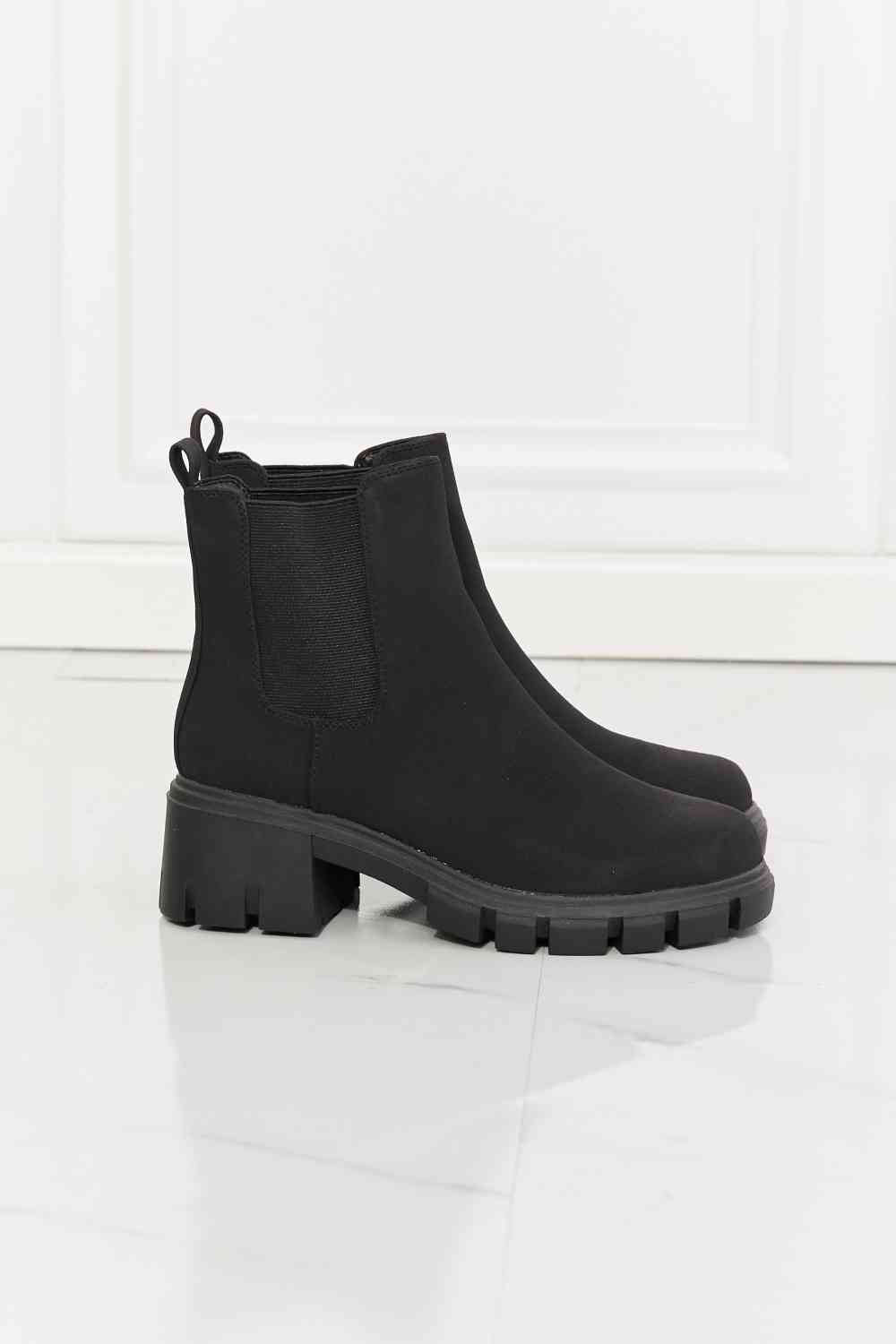 Work For It Matte Lug Sole Chelsea Boots - Black 