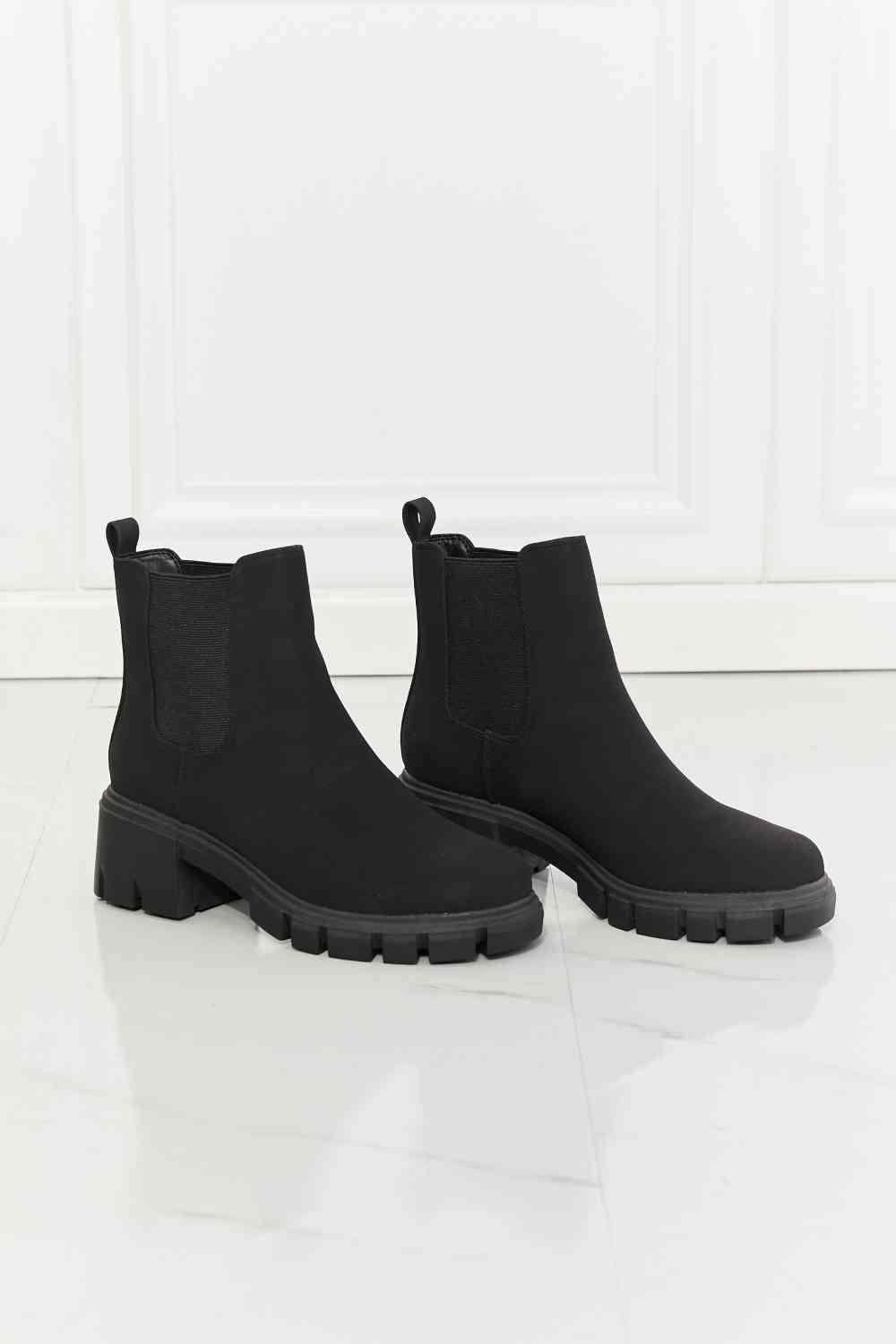 Work For It Matte Lug Sole Chelsea Boots - Black 