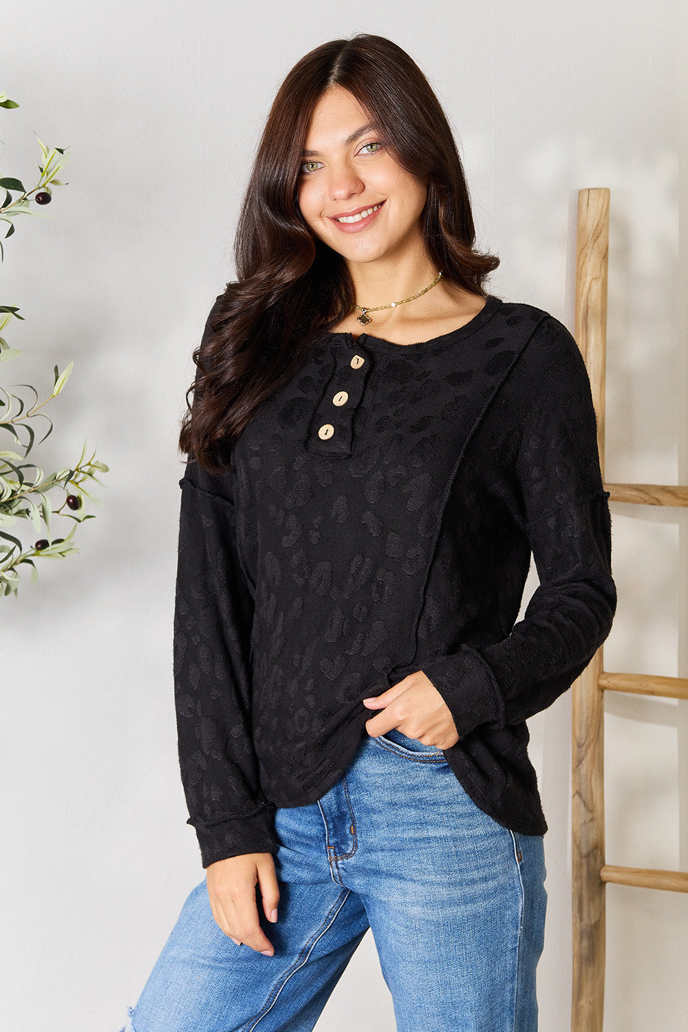 BOMBOM Textured Exposed Seam Buttoned Blouse 