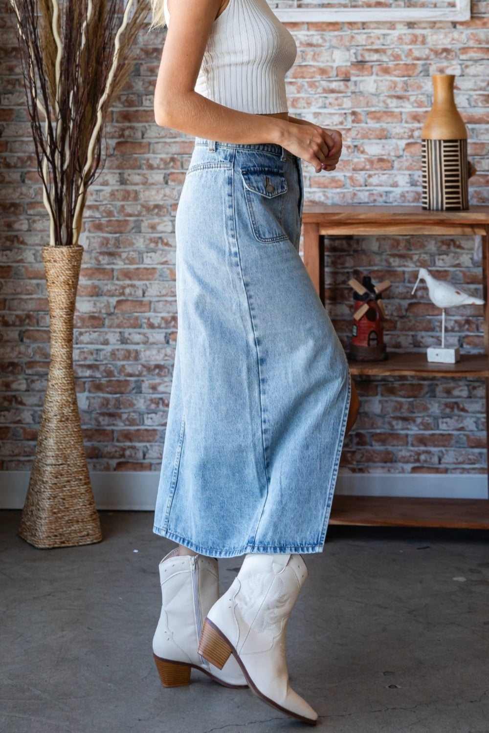 Veveret Slit Mid Rise Waist Denim Skirt 