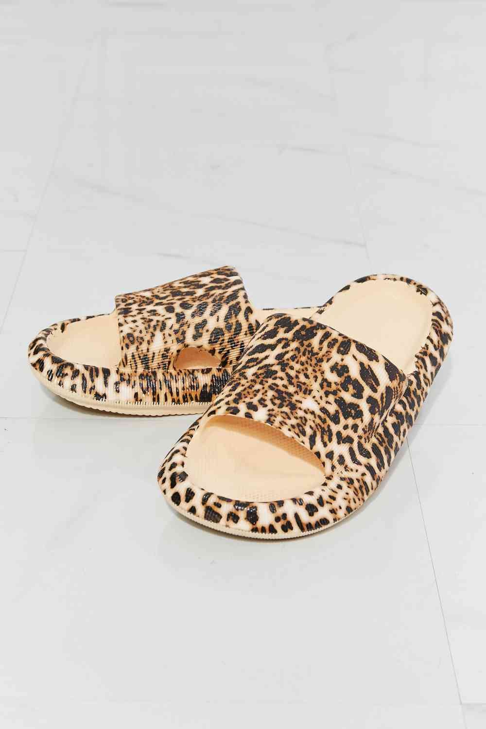 MMShoes Arms Around Me Open Toe Slide in Leopard 