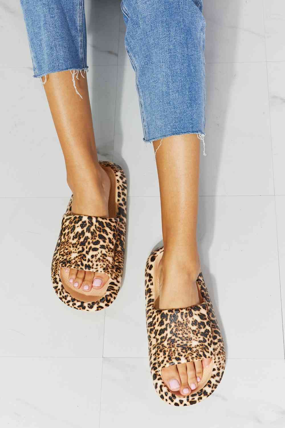 MMShoes Arms Around Me Open Toe Slide in Leopard 