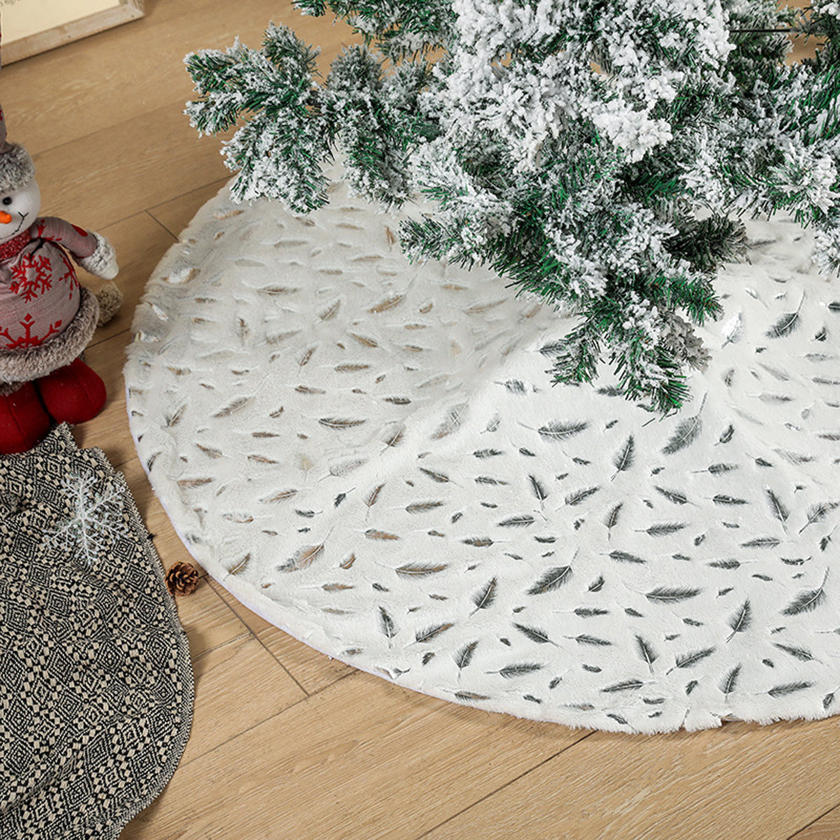 Feather Christmas Tree Skirt 