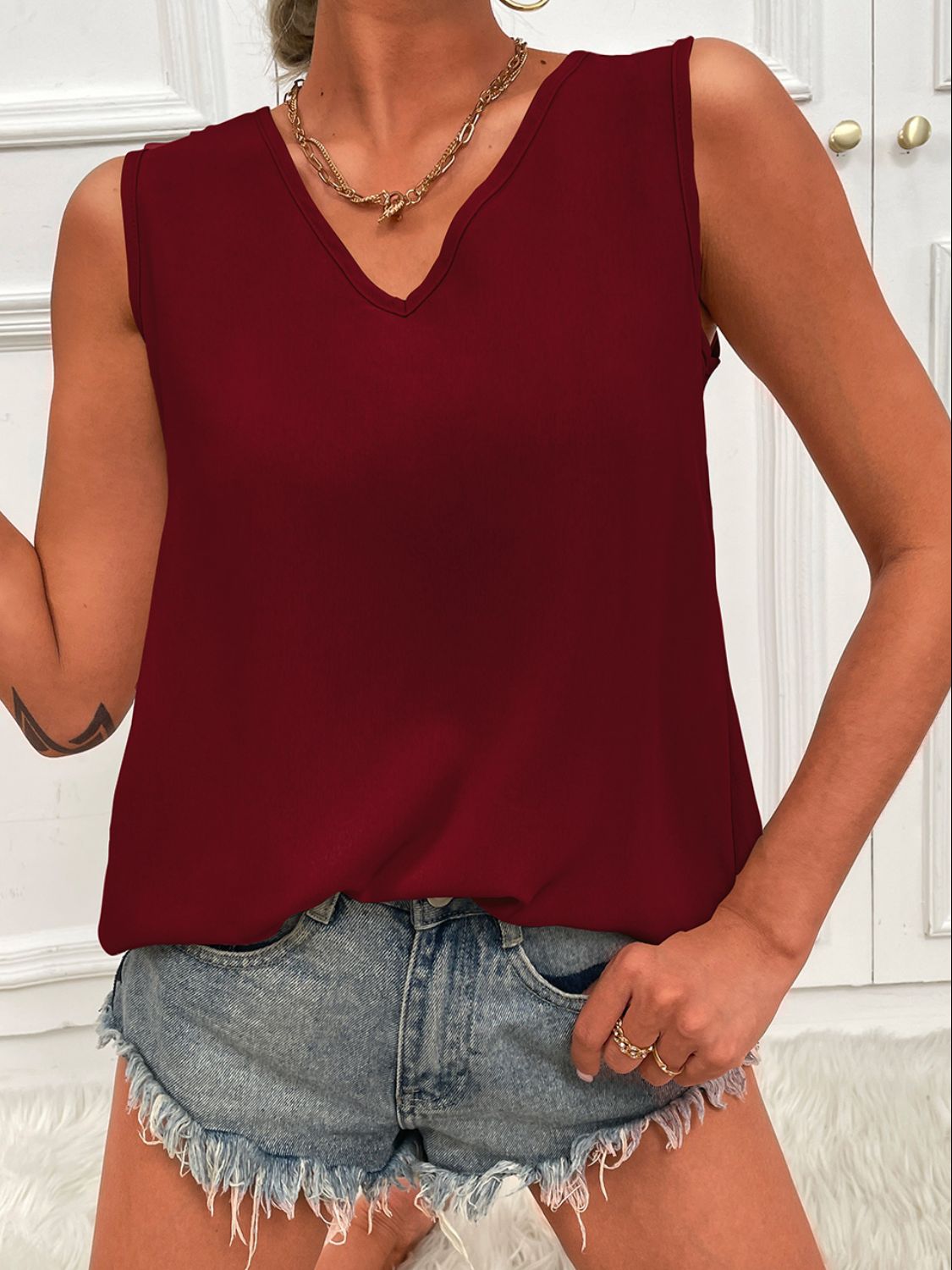 V-Neck Curved Hem Tunic Tank 