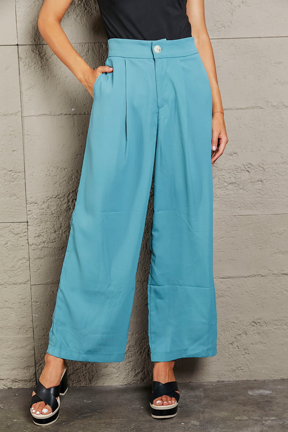 Wide Leg Buttoned Pants 