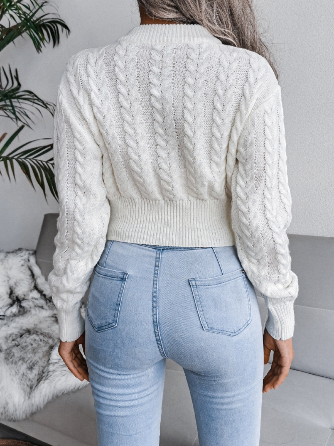 Cable-Knit Round Neck Sweater 