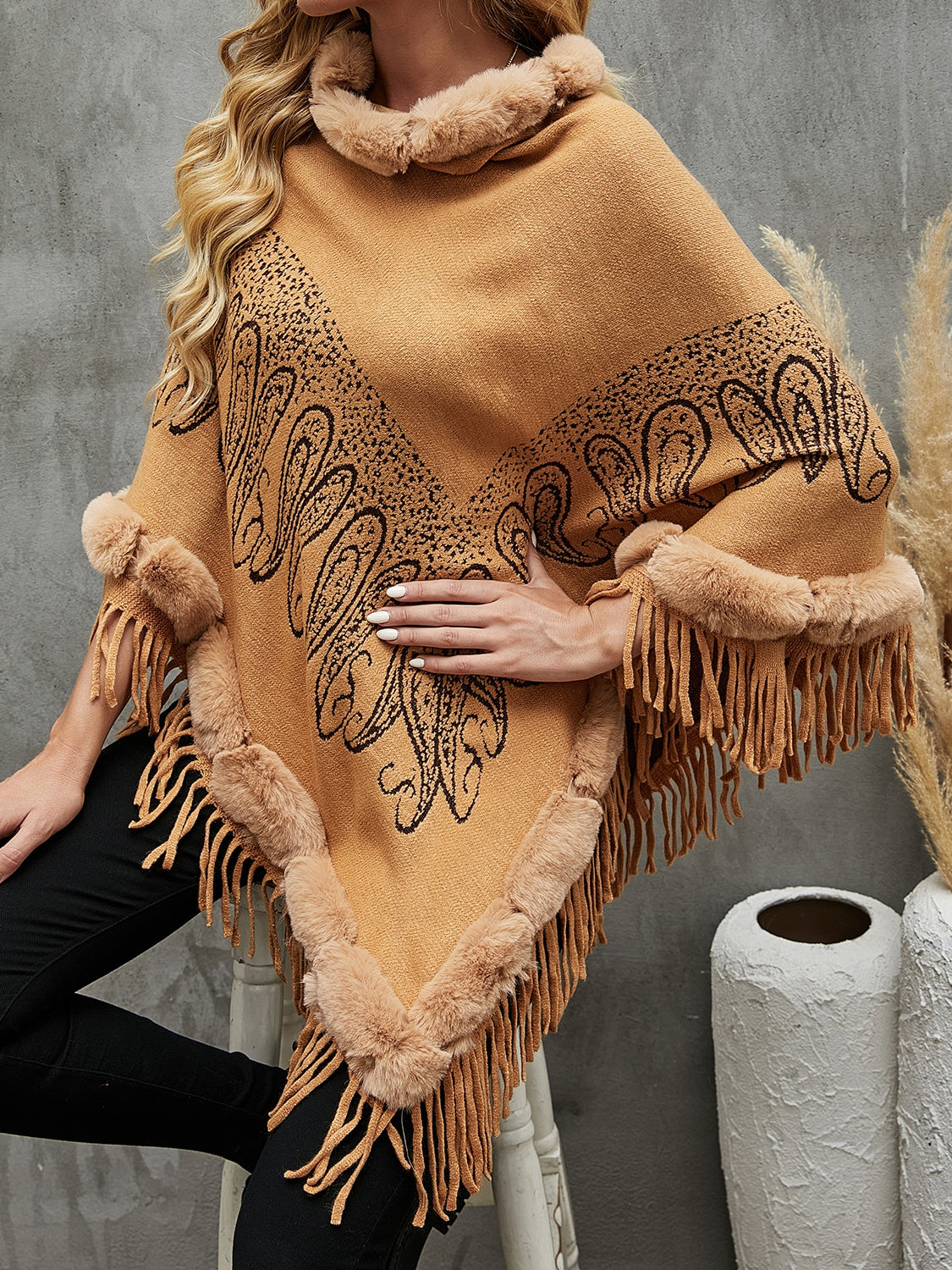 Graphic Fringe Cape Sleeve Poncho 