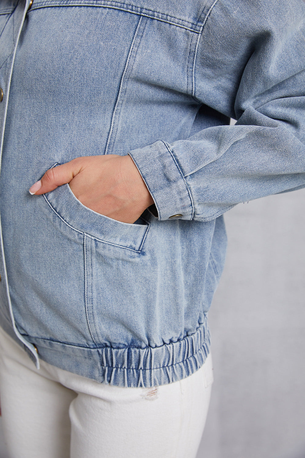 Snap Down Collared Neck Denim Jacket 