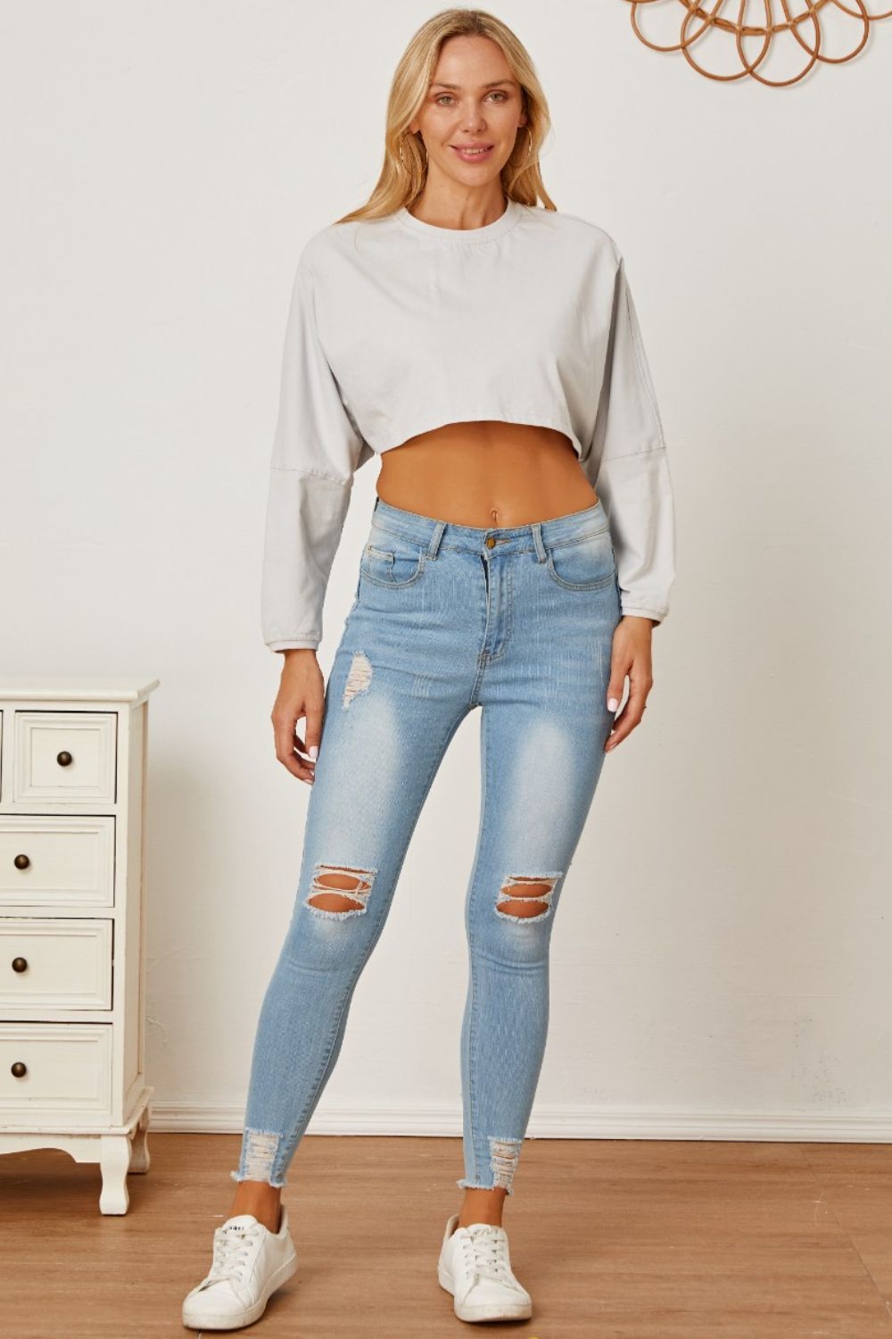 Round Neck Dropped Shoulder Cropped Sweatshirt 