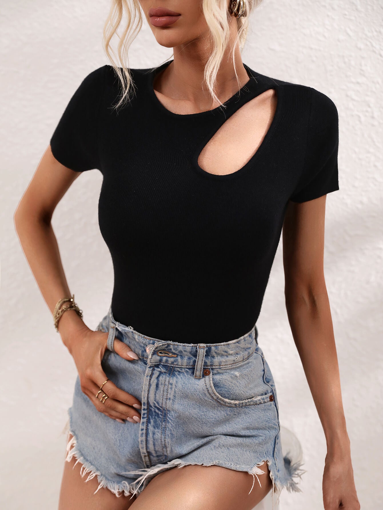 Cutout Round Neck Short Sleeve Knit Top 