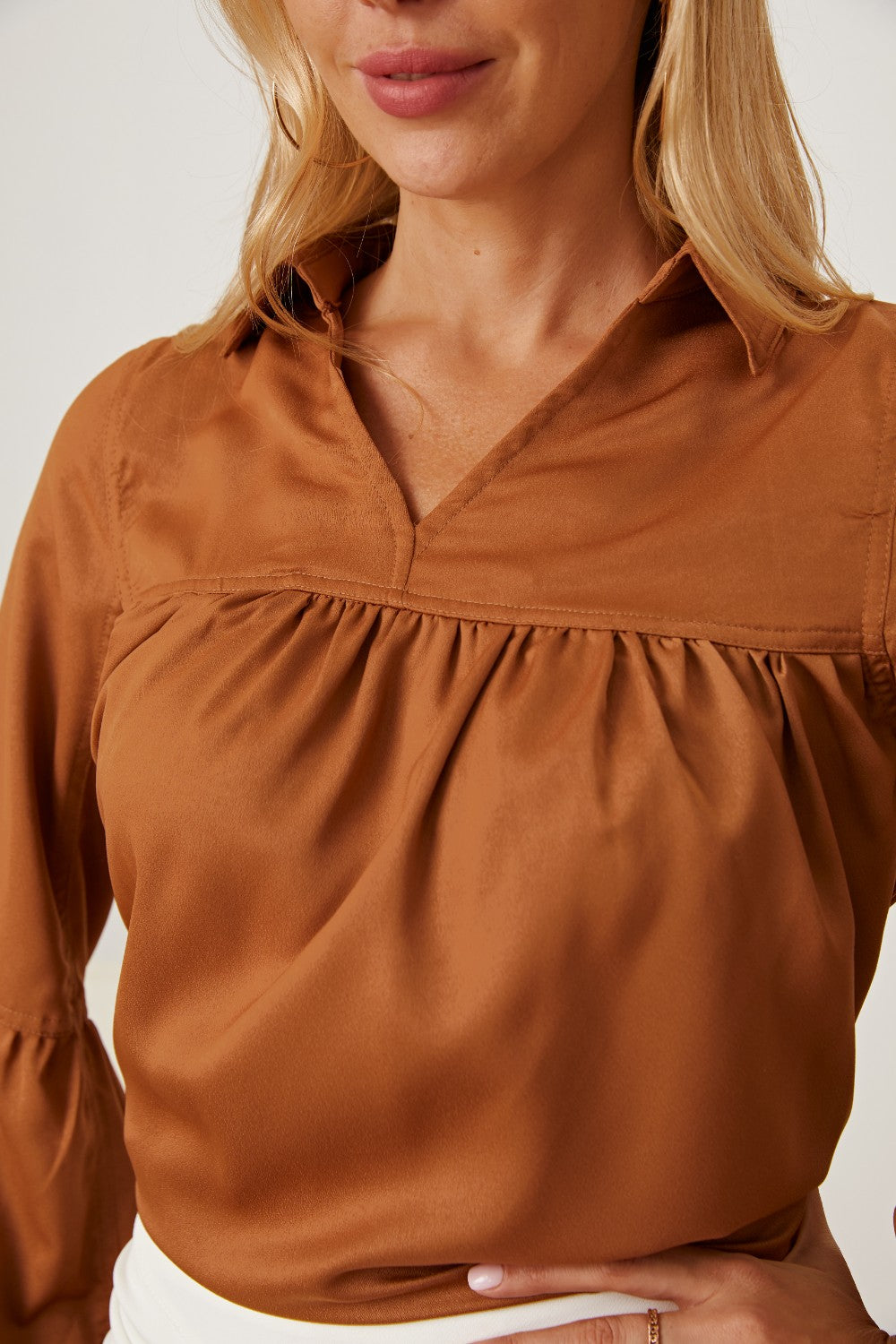 Balloon Sleeve Collared Neck Blouse 